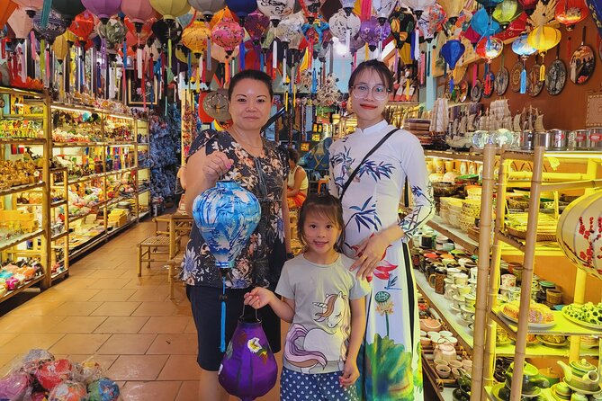1-Hour Lantern Making Class in Hoi An - Group size and the question of personal attention