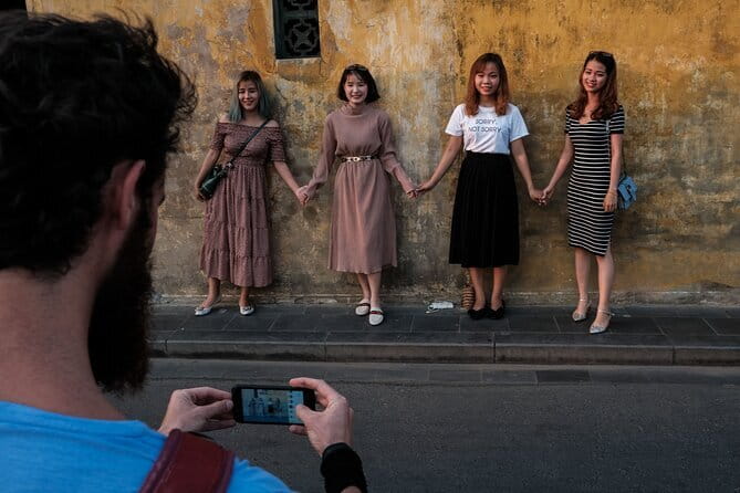 150-Minute Private Morning Old Town Photo Walk - Starting with camera settings in Hoi An market