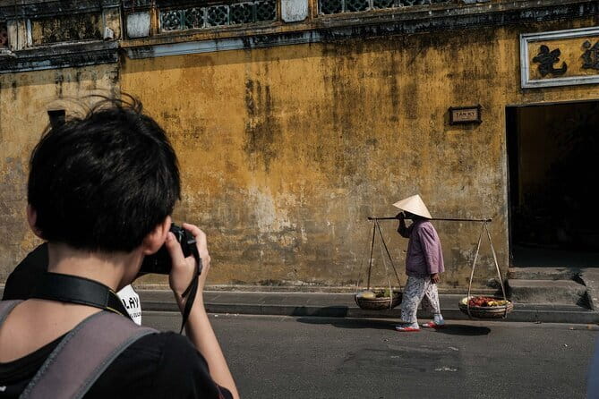 150-Minute Private Morning Old Town Photo Walk - Who should book this early morning walk?