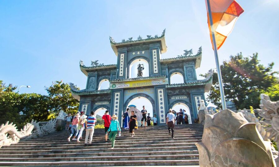 Ba Na Hills and Golden Bridge Private Tour - What the Guides Add to the Day