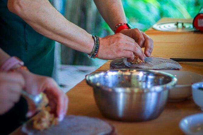 Cocolocal Farm Cooking Class with market tour and basket boat - Group size, privacy, and the guide