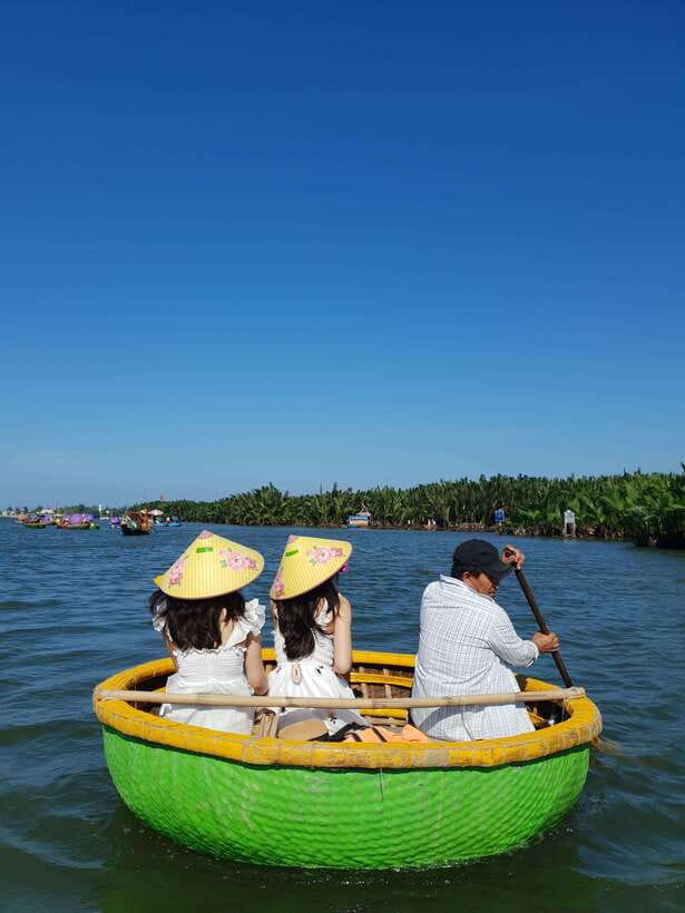 Coconut Basket Boat Ride and Floating Lantern Boat by Night - The fishing-net demonstration has a strict cutoff