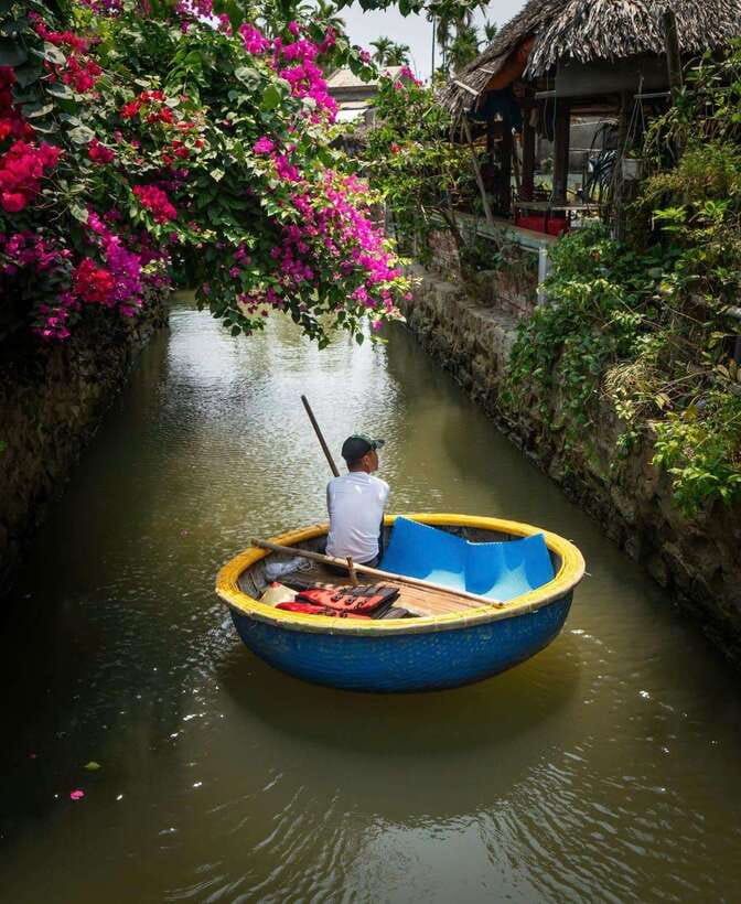 Coconut Boat Hoi An - Entering the Bảy Mẫu Coconut Forest