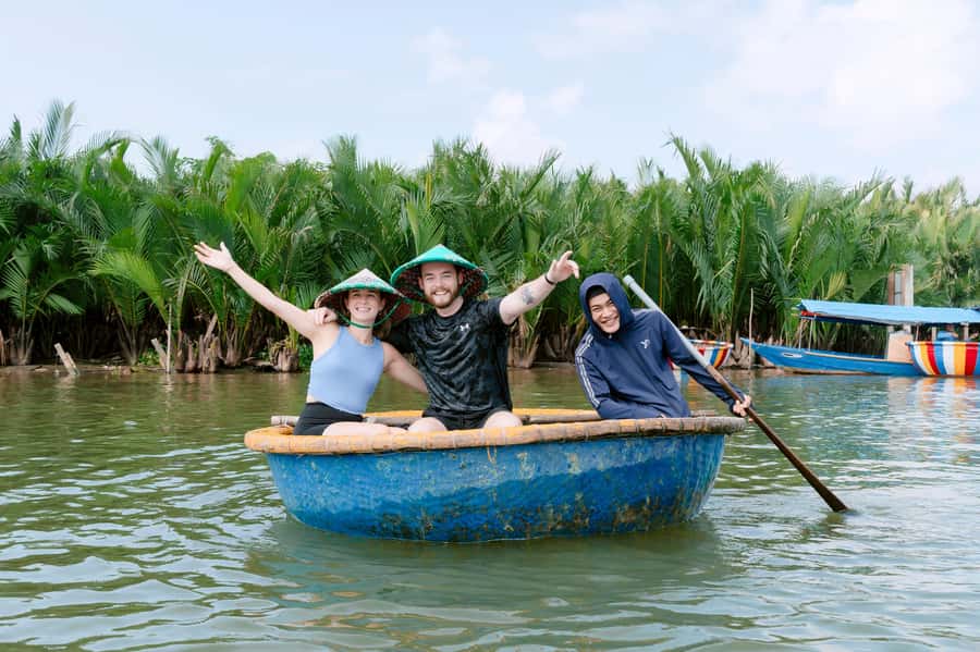COOKING CLASS & BASKET BOAT - Who will enjoy this outing most