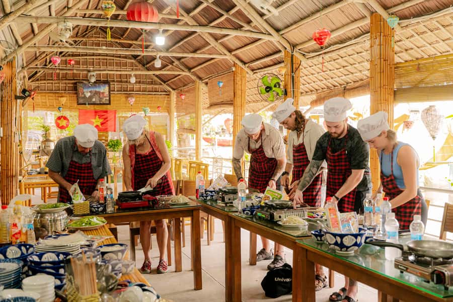 COOKING CLASS & BASKET BOAT - What the $13 price really delivers
