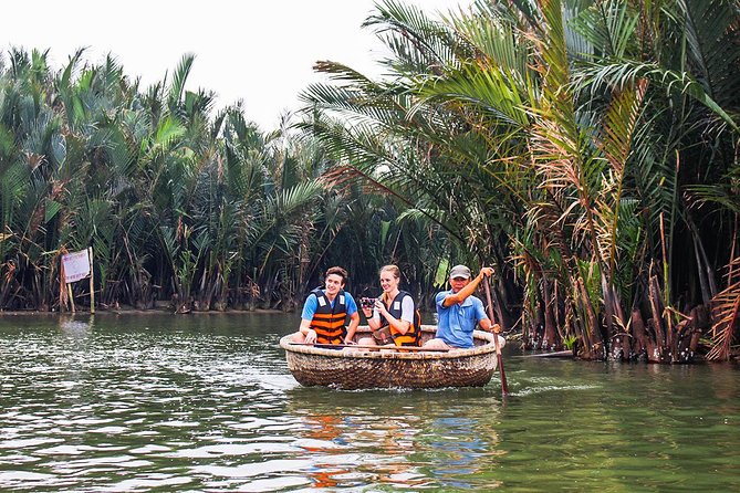 Cooking Class Hoi An:Local Market, Basket Boat, Fishing & Cooking - Try net fishing and look for purple crabs