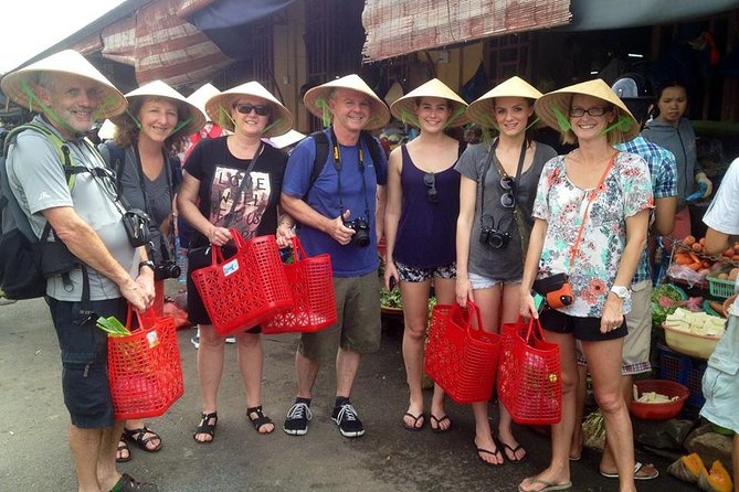 Cooking Class , Local Market , Basket Boat And CRABS FISHING - Use the pool, towels, and showers afterward