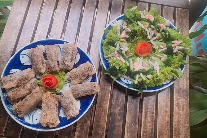 Cooking class, market tour and basket boat tour - Cooking four Vietnamese dishes in a riverside setting
