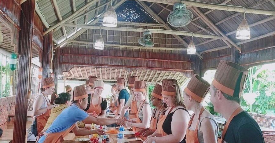 Cooking Class w Phở and Market & Basket Boat Ride in Hoi An - What the market stop adds to the cooking class