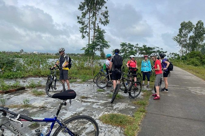 Cycle to Hue Via Hai Van Pass - What the support van changes