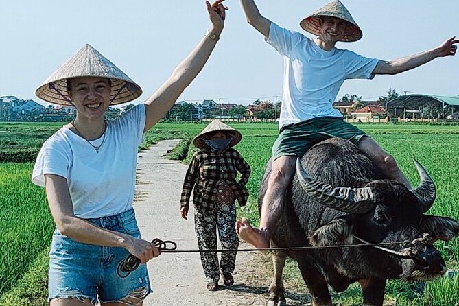 Cycling, Buffalo, Basket Boat ride in Hoi An - Paddling a bamboo basket boat