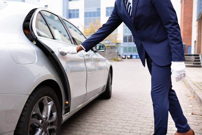 Da Nang Airport Arrival Or Departure By Private Car Transfers - Why a private vehicle can beat a shared shuttle