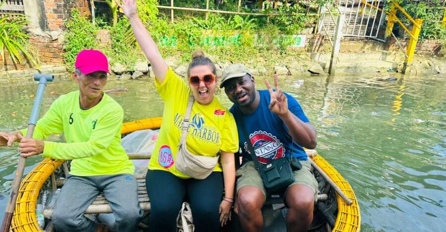 Da Nang/Hoi An:Experience Basket Boat ride in Coconut Forest - Trying the paddle and watching the boat spin
