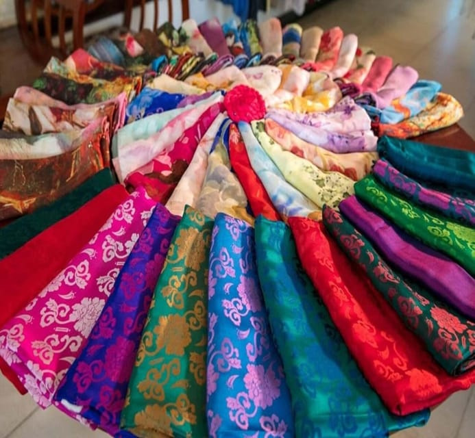 Discover Traditional Silk Process in Hoi An Silk Village - Watching the looms at the traditional weaving house