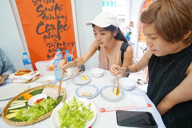 Evening Walking Food Tour, folk game and lantern boat - A four-course dinner at a local home