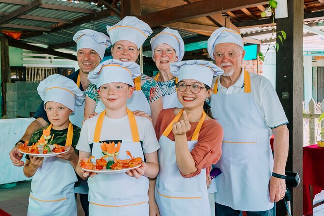 Farming & Cooking Class in Hoi An - Small Group Tour - Cycling through rice fields to Tra Que
