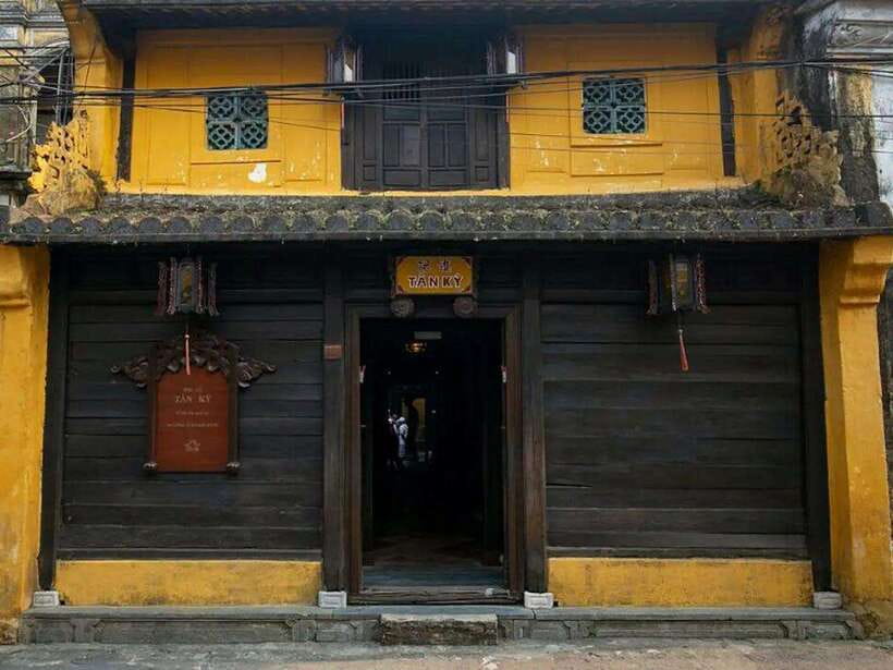 From Da Nang: Hoi An City Tour W Boat Ride - Lantern Release - Ancient merchant houses built for trade