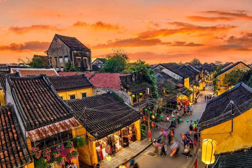 From Hoi An/Da Nang: Hoi An City Tour & Lanterns Release - Why Hoi An is best seen at night