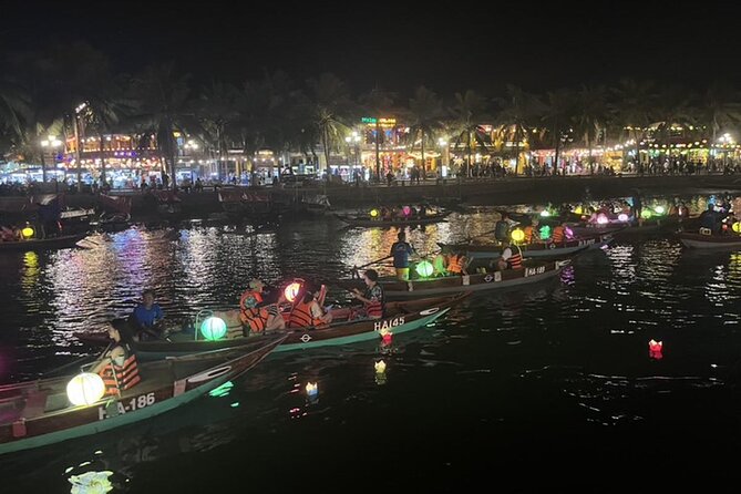 Hoai River Boat Trip by Night with Release Lantern - The night market and traditional tea