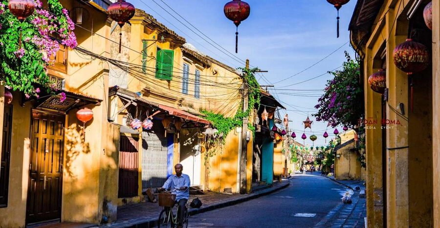 Hoi An: 2.5-Hour Street Food Tour - From banh mi to banh khot