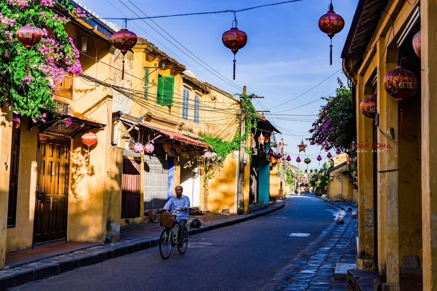 Hoi An: 2.5-Hour Street Food Tour - Markets, stalls, and the short route