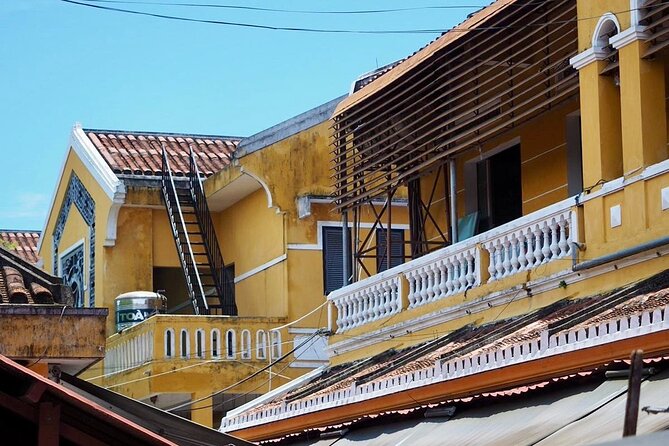 Hoi An Ancient Town Walking Tour with a Local - Traditional performance in a 35-minute pause
