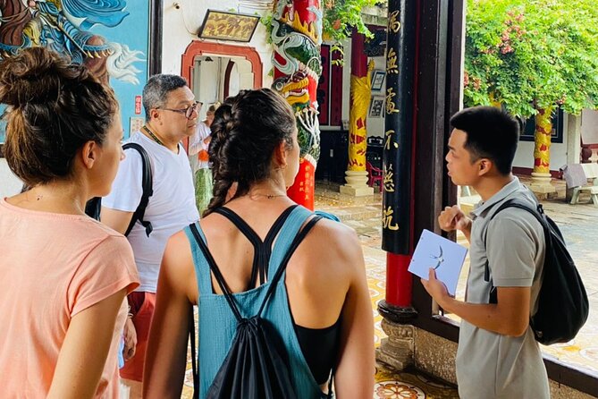 Hoi An Ancient Town Walking Tour with a Local - Hoi An Market: a practical finish with food and advice