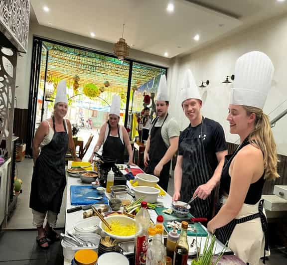 Hoi An Authentic Cooking Class with Pro Chef in Small group - The optional market visit before class