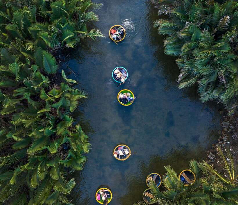 Hoi An: Basket Boat and fishing Crabs Tour - Crab fishing among the water coconut trees