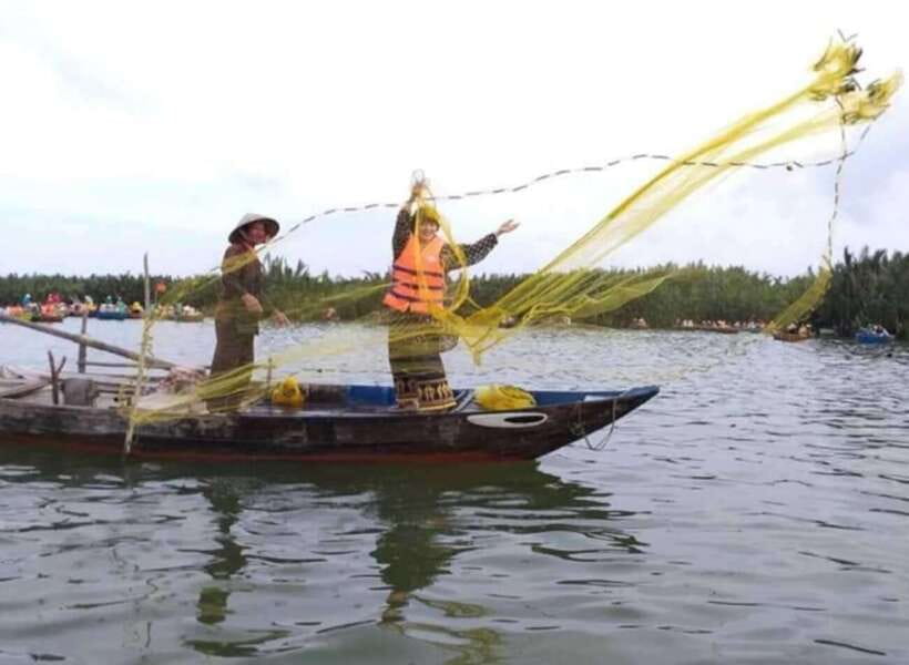 Hoi An: Basket Boat & Discover Cam Thanh Coconut Village - Entering Cam Thanh from Hoi An