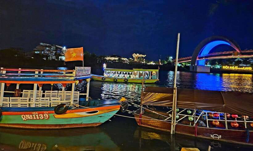Hoi An: Basket Boat Tour by River Boat and Lantern Release - Releasing a lantern for good fortune