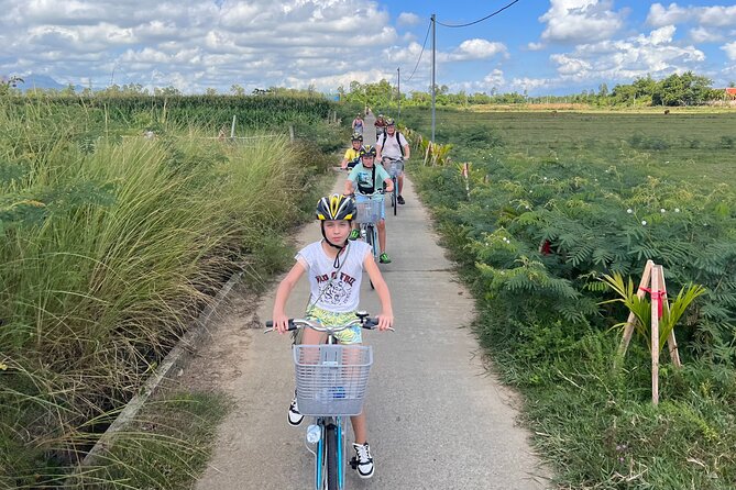 HOI AN Biking Vegetable Village, Basket Boat, Coconut Forest - Tra Que vegetable village, where the work is hands-on