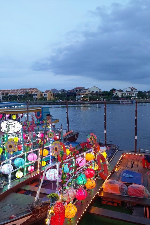 Hoi An Boat Lantern With Release Flower Hoai River At Night - Why this short river ride works so well at night