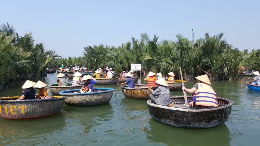 Hoi An: Cam Thanh Basket Boat Ride - The Boat Show: Fun, Loud, and Very Tourist Focused