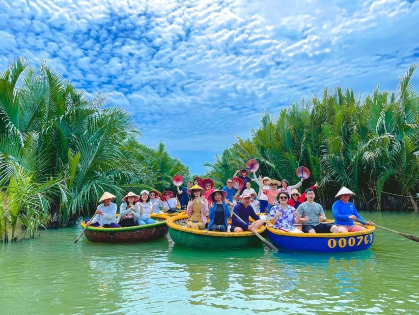 Hoi An : Cam Thanh Basket Boat Riding W Two-way Transfers - Trying the paddle and joining the race