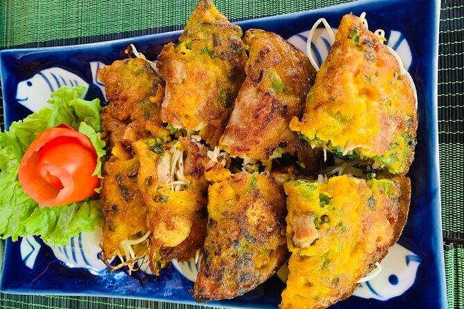Hoi An Cheap Walking Food Tour - What guides add to the food