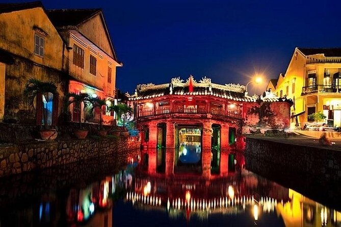 Hoi An City By Night And Release Paper Latern On Hoài river - The Hoai River lantern release