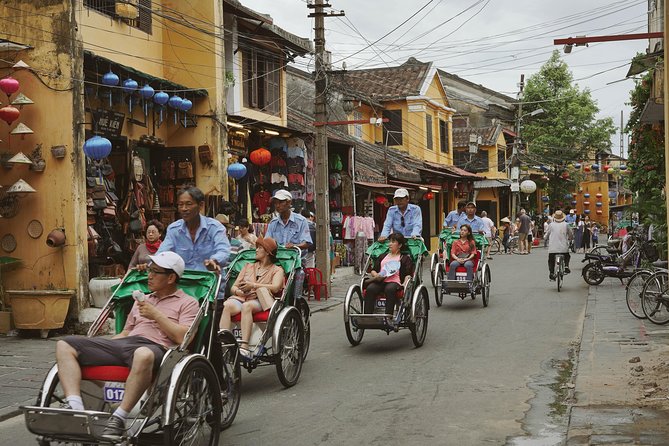Hoi An City By Night And Release Paper Latern On Hoài river - Beginning at Phuc Kien Chinese Assembly Hall