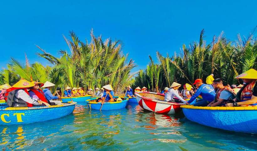 Hoi An: Coconut Basket Boat Rides with Two-way Transfers - Casting a net and trying to catch crabs