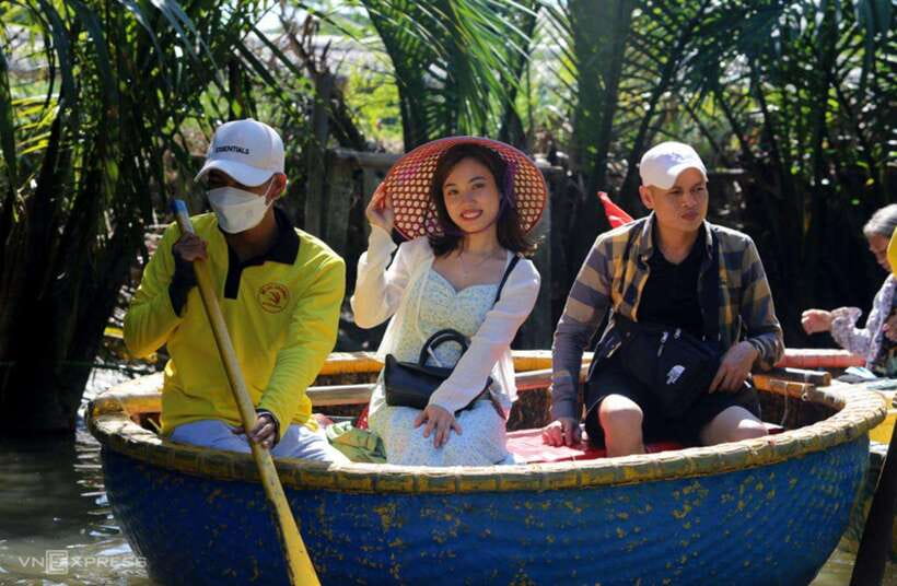 Hoi an : Coconut Boat & Hoi an Acient Town (Optional) - Pickup costs can change the bargain