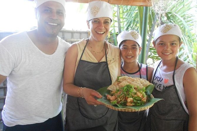 Hoi An Cooking Class(Market,BasketBoat Crabfishing&Cooking Class) - The cooking class with Tam, An, or another local chef