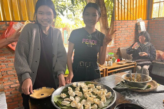 Hoi An Cooking Class - Traditional Chinese Dumpling - A garden lesson before the cooking begins