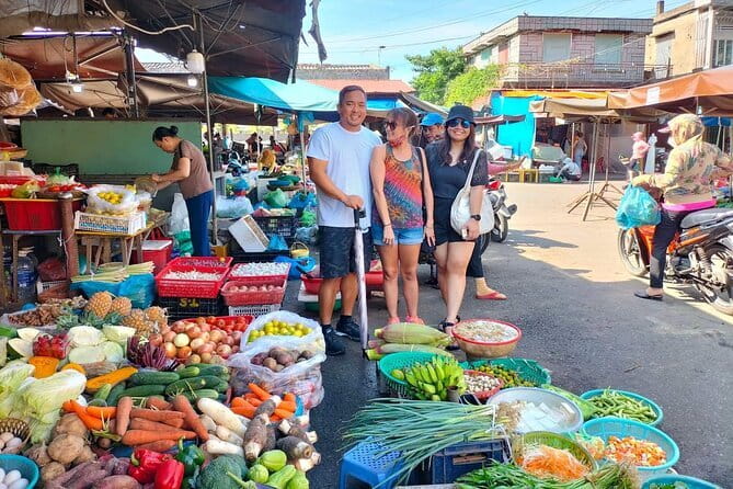 Hoi An Cooking Class & Vespa Cooking Adventure Tour - Cam Chau market: choosing food as locals do