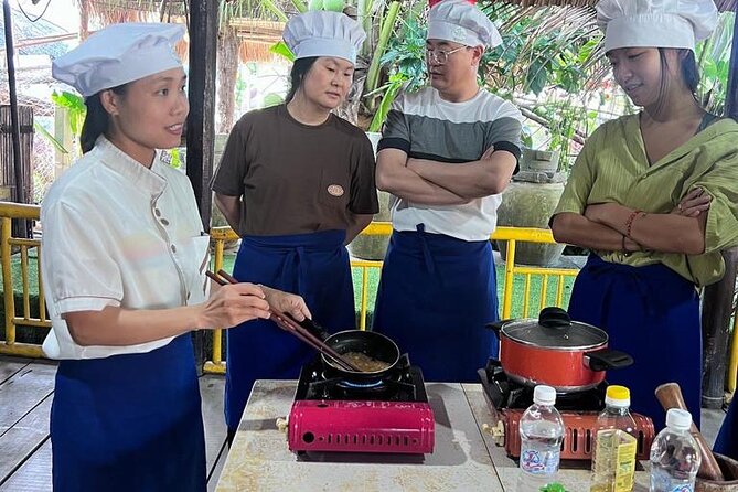 Hoi An Cooking Class with Local Chef - A small class helps beginners
