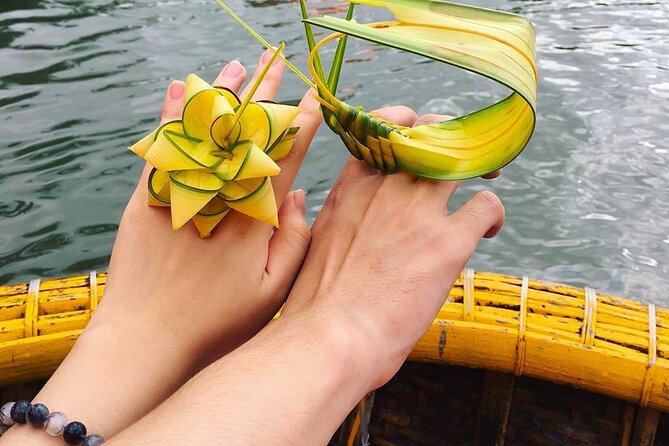 Hoi An: Cooking Class with Market, Lantern Making, Basket Boat - Making a traditional Hoi An lantern