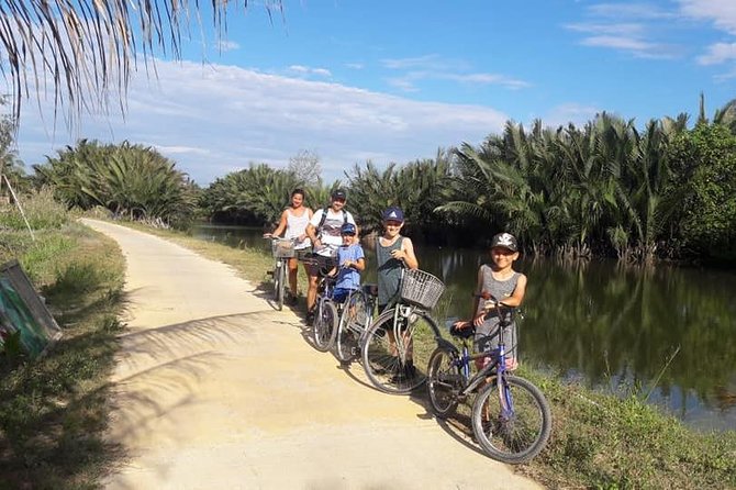Hoi An Countryside Biking Tour(Vegetable village -basket boat - fishing village) - Starting from Hoi An and reaching Tra Que
