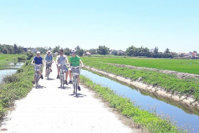 Hoi An Countryside Biking Tour(Vegetable village -basket boat - fishing village) - Guide style and the value of a private tour