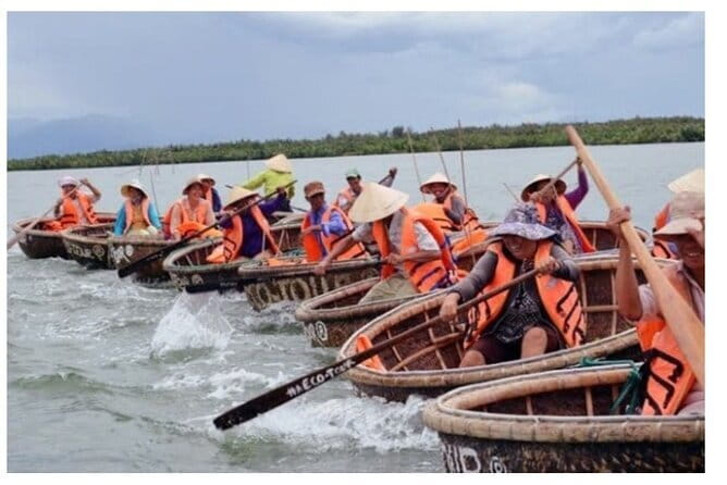 Hoi An Countryside Tour by Car/Motorbike or cycling - Lantern making turns a local symbol into a souvenir