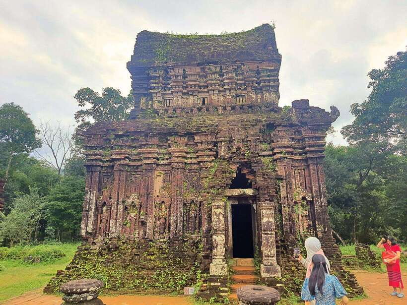Hoi An/Da Nang: My Son Sanctuary - Golden Bridge by Car - Who should book this day out?