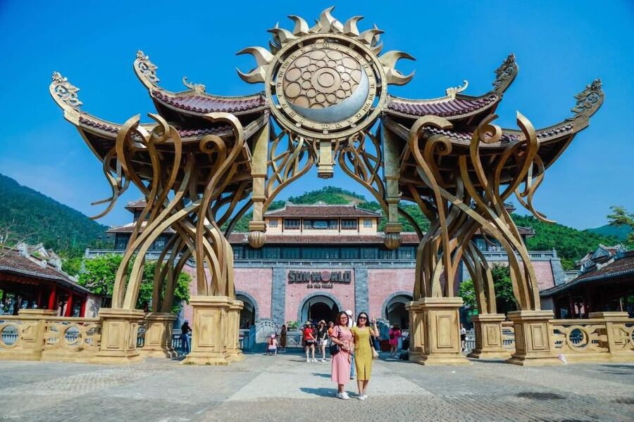 Hoi An/Da Nang: Private Car to BaNa Hills - Golden Bridge - Weather, clothing, and practical comfort